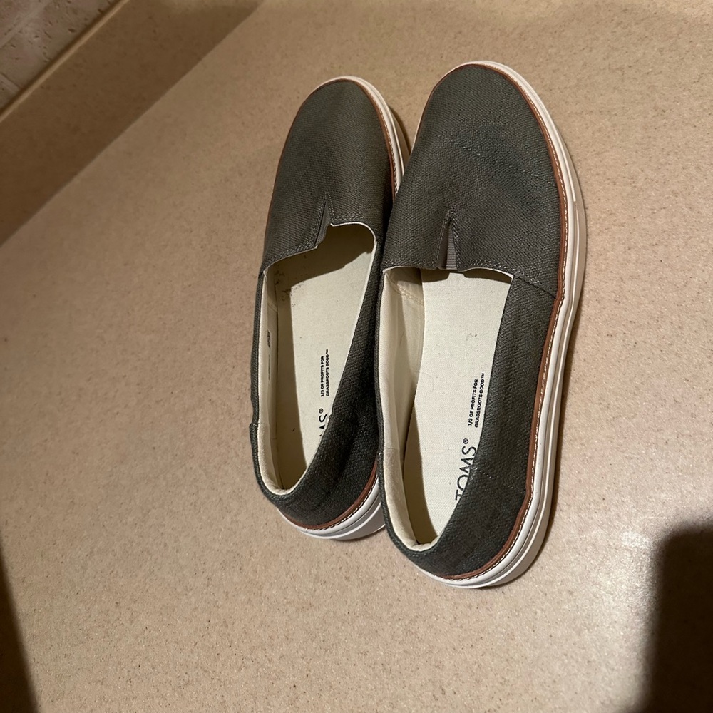 Toms sneakers, never worn, smoke free house